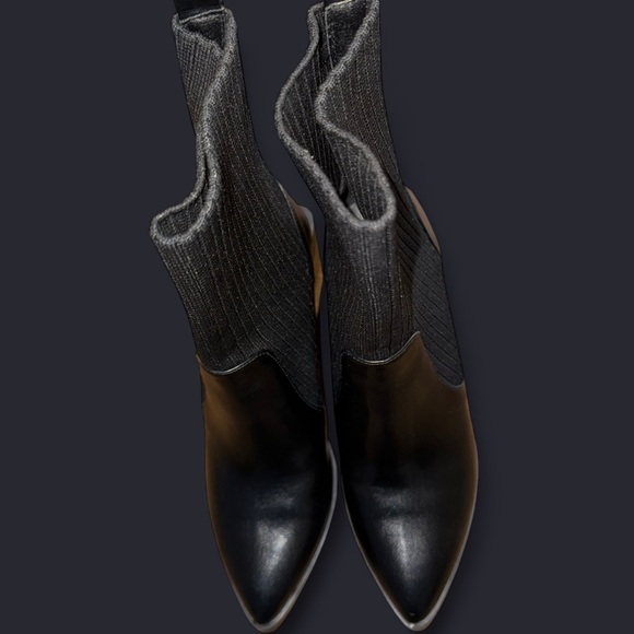 Elegant Black Ankle Boots - Picture 4 of 5